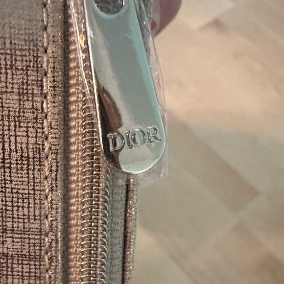 Christian Dior Beauty Gold Pouch Case - Picture 4 of 7